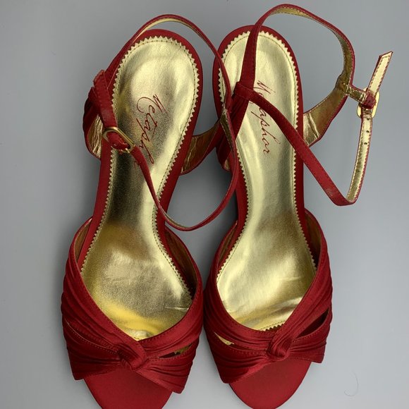 Metaphor 10M Red Fabric 2 1/2" Heel Strappy Sandals - Picture 4 of 10